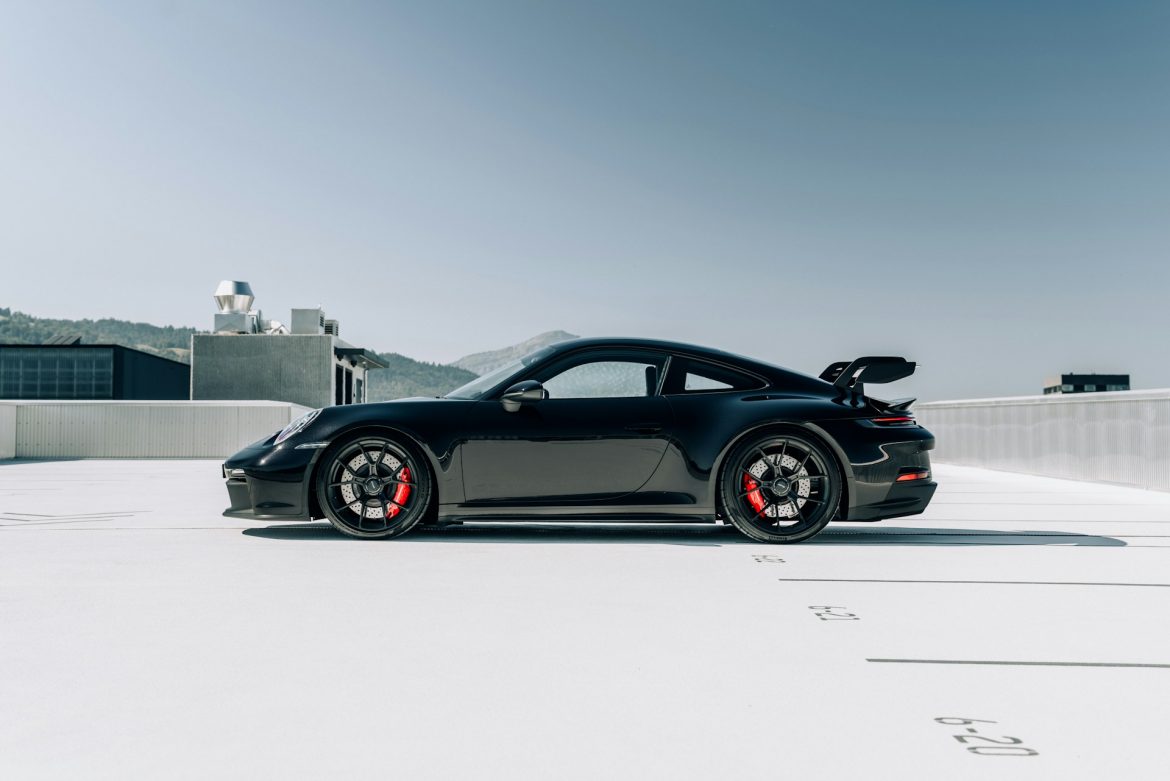 Kontras di Industri Otomotif Jerman: Porsche Luncurkan Model Puncak 911 di Tengah Realitas Baru Pasar Tenaga Kerja